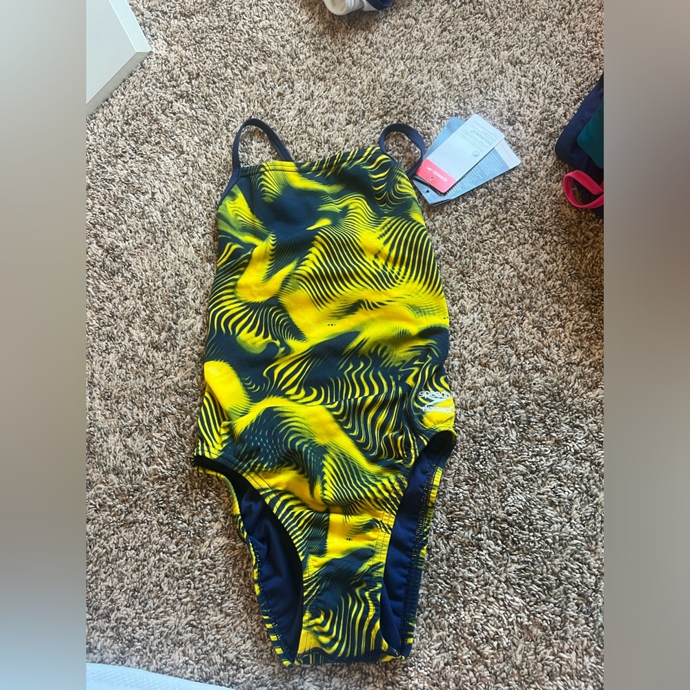 NEW WITH TAGS 
speedo cross back swimsuit
size 26